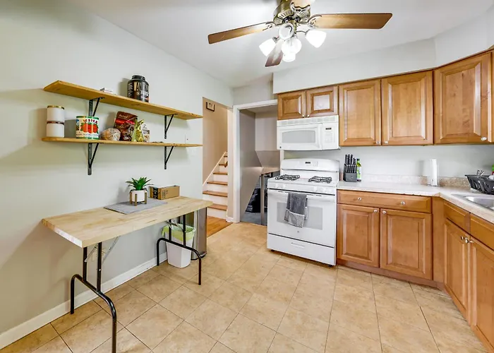 2 Mi To I-88 & Hospital! Extended *