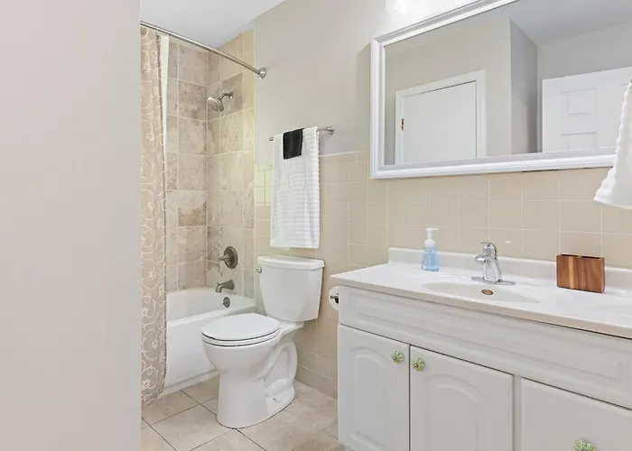 2 Mi To I-88 & Hospital! Extended Naperville