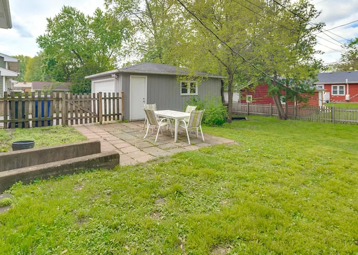 Holiday home 2 Mi To I-88 & Hospital! Extended *